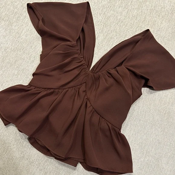 NWOT Express Chocolate Brown Sweetheart Neckline Peplum Flutter Sleeve Crop Top - Picture 3 of 9